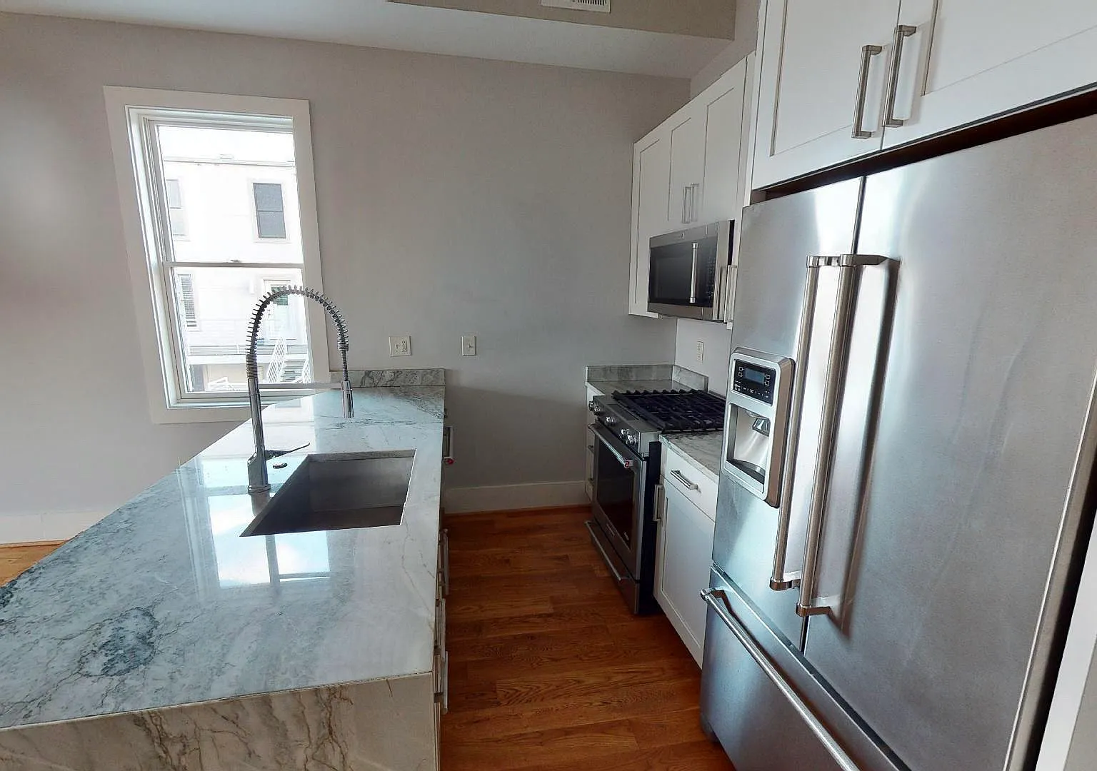 2 bed, 1076 sqft, $3,300 — Photo 1