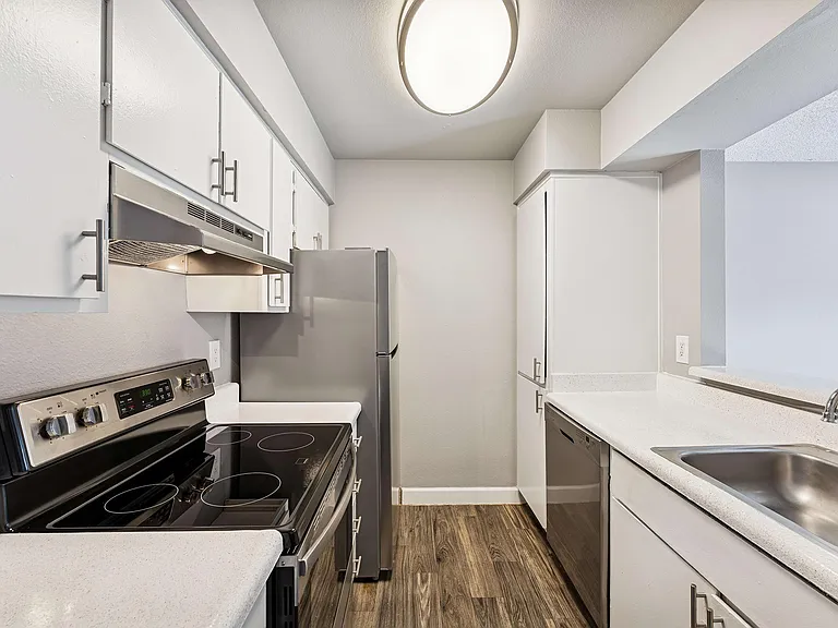 Sorrento Apartments — Photo 34