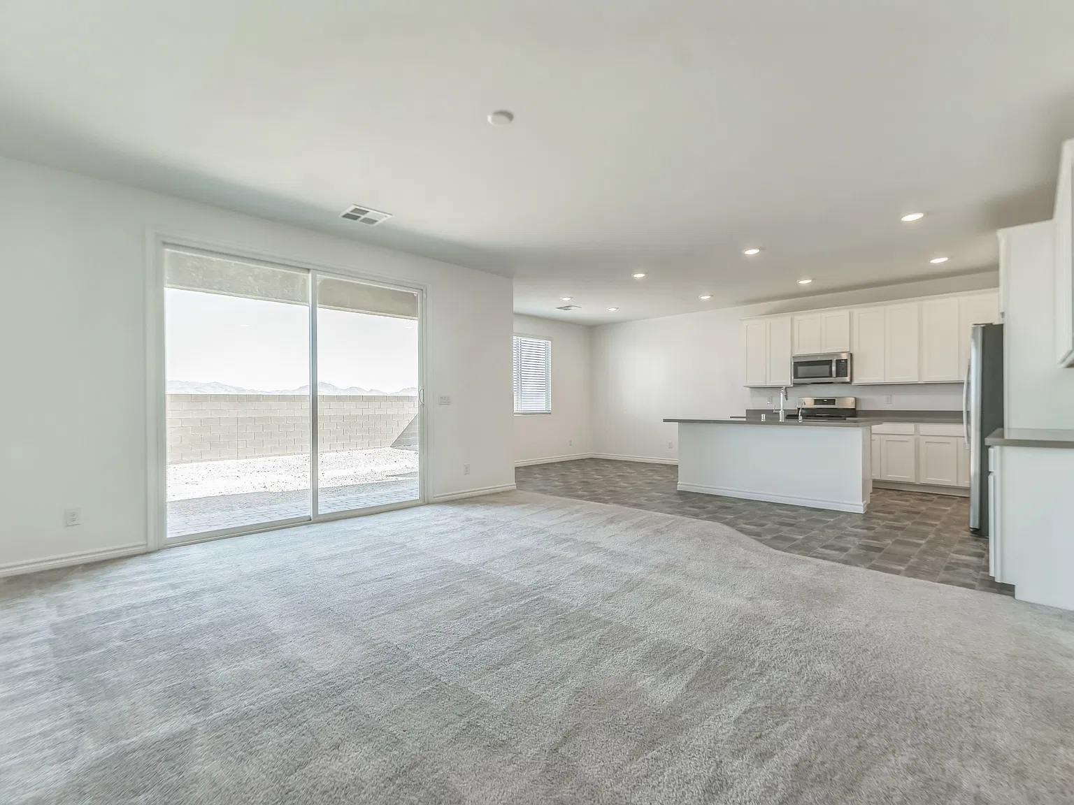 4 bed, 2353 sqft, $2,100 — Photo 4