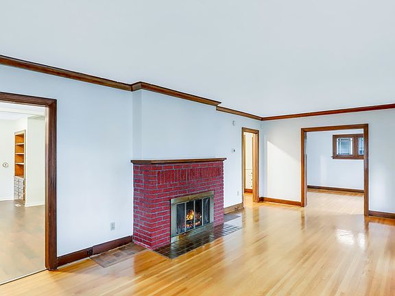 3rd image of 3621 N Normandie St