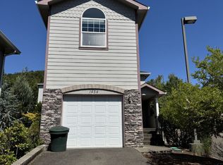 1454 Four Seasons Dr, Roseburg, OR