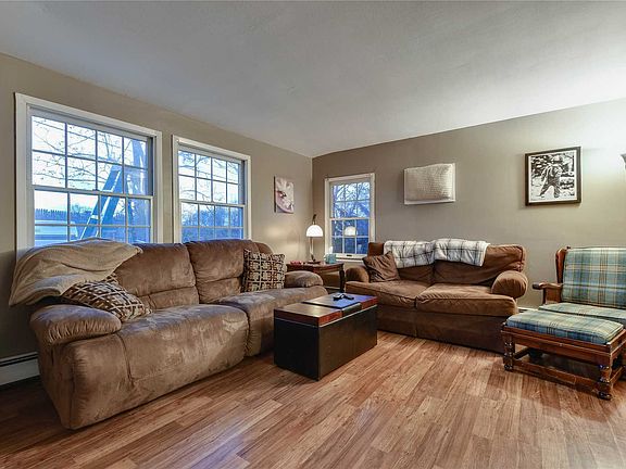 5th image of 10 College Hills Dr