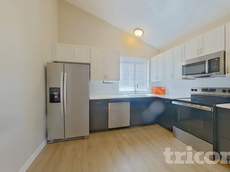 1721 S Genoa Way — Photo 5