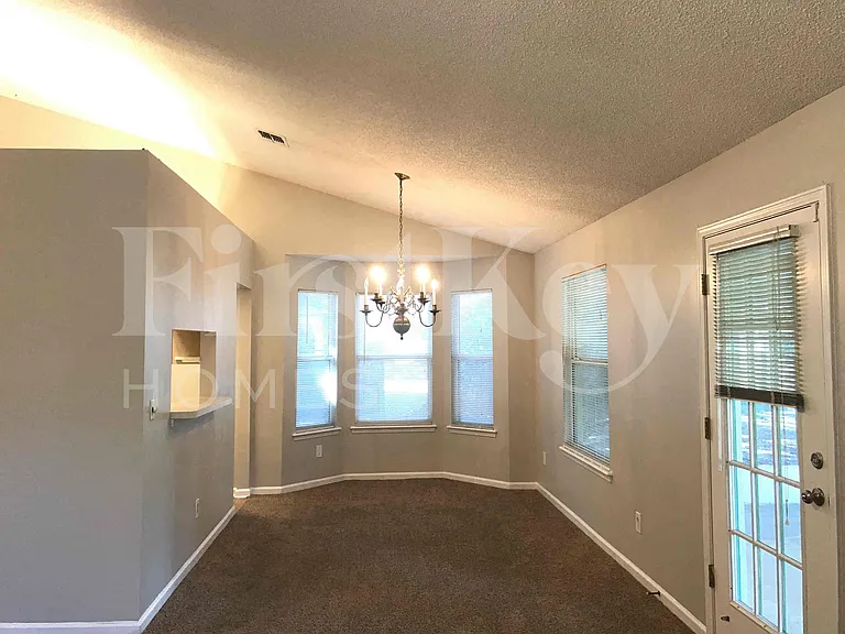 7852 Catskills Ct — Photo 8