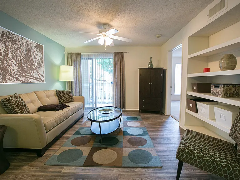 The Residence at White River Apartments — Photo 16