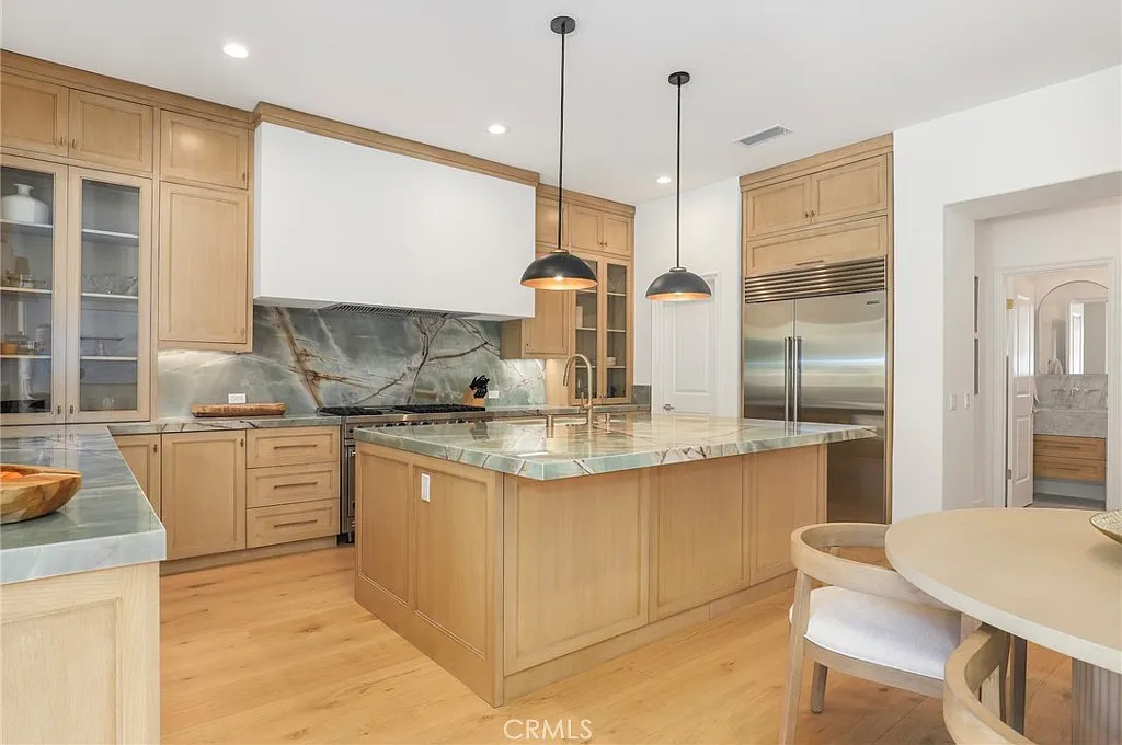 5 bed, 4.5 bath, 3600 sqft, $29,000 — Photo 4
