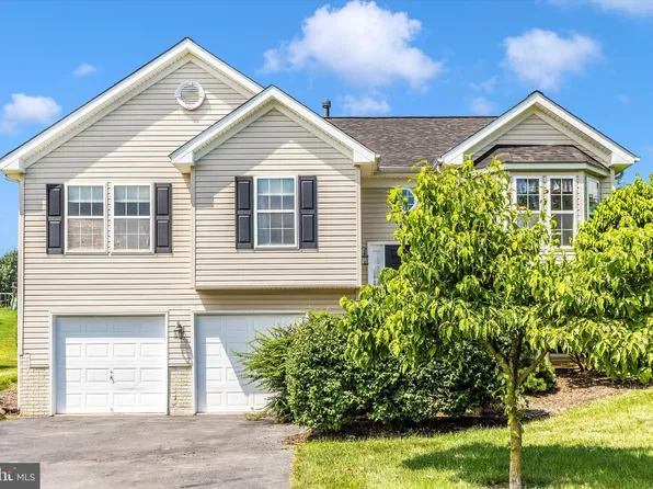 2455 Orion Dr, Chambersburg, PA 17202