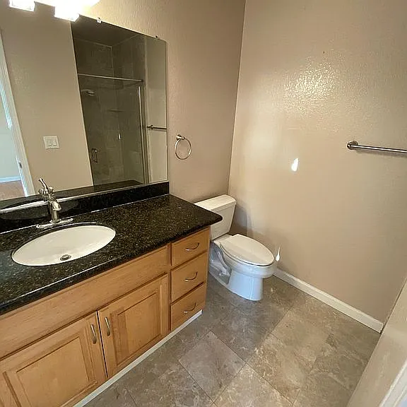 3048 Summit Dr — Photo 2