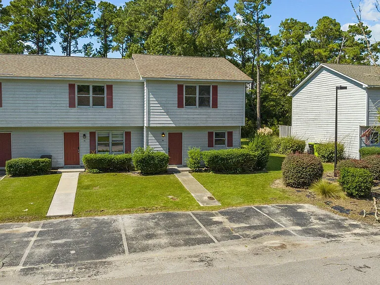L48 Port West Ct #4D — Photo 2