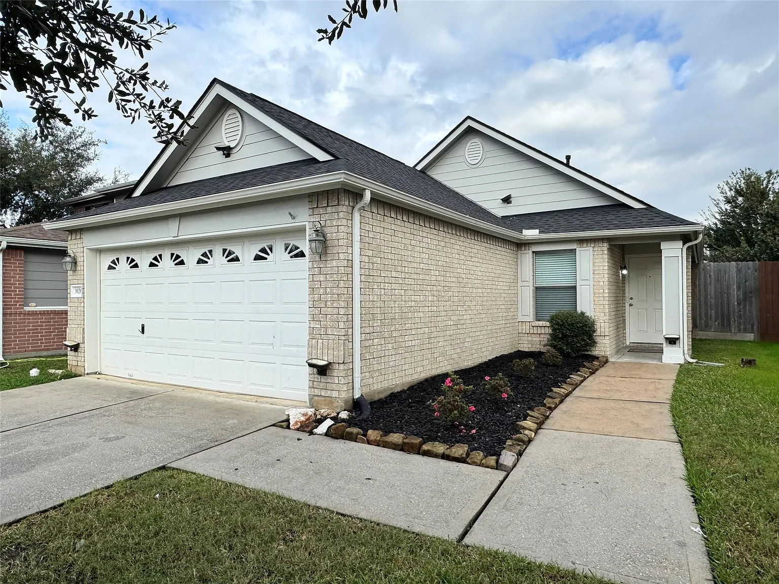 3 bed, 2.0 bath, 1432 sqft, $1,900 — Photo 1