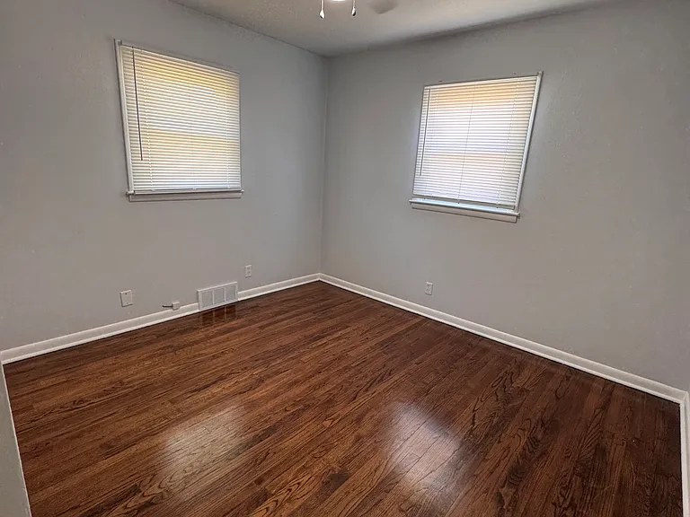 112 E Sheridan St #114 — Photo 9