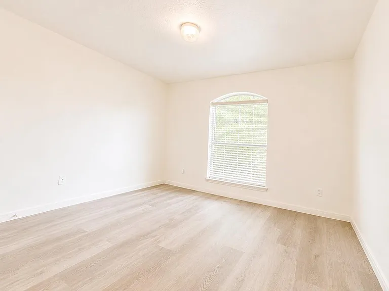 7219 Brookville Ln — Photo 26