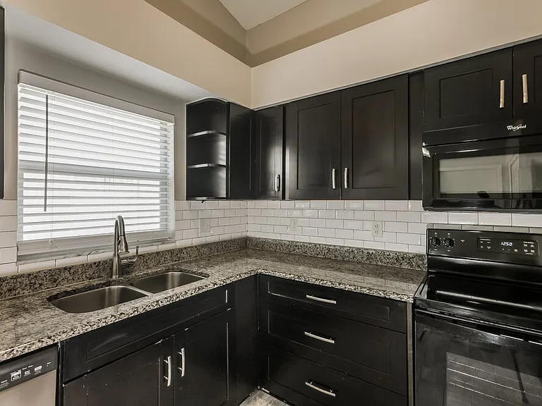 13208 Sharondale Ct — Photo 8