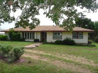 153 S Red Bud Trl, Elgin, TX 78621