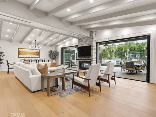 22300 Philiprimm St, Woodland Hills, CA 91367