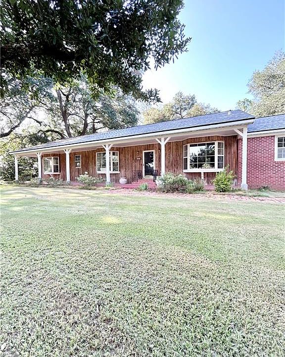 1st image of 904 W Dr McConnell Blvd