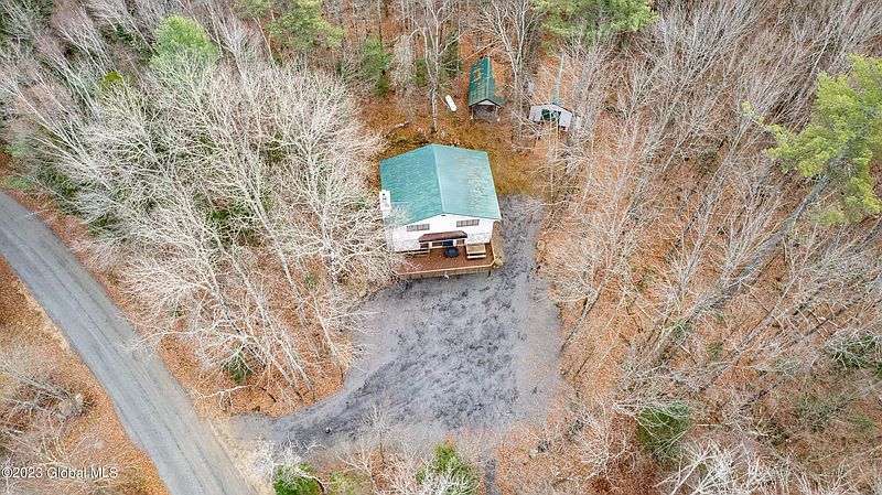 3rd image of 112 Lakeside Lane