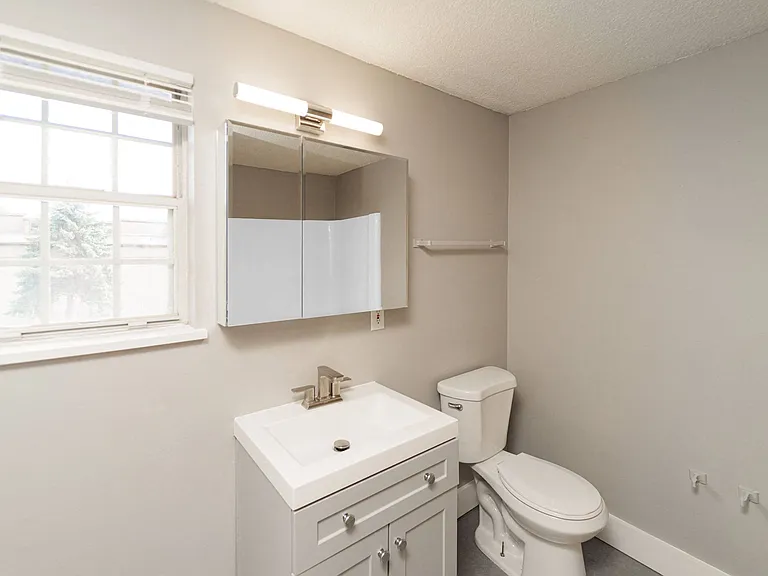 BAY SHORE APARTMENTS — Photo 8
