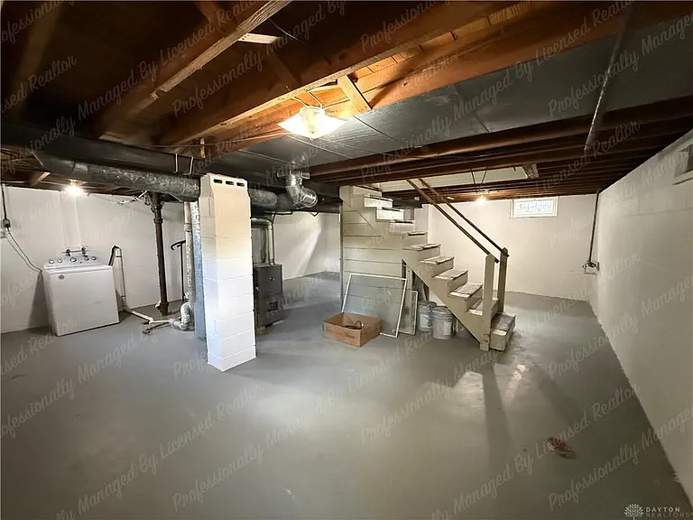 1261 Malden Ave — Photo 19