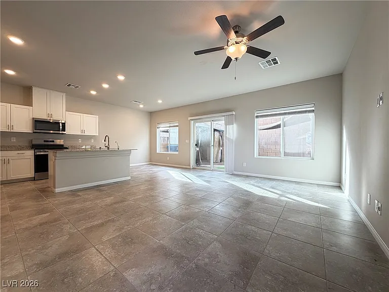10877 El Camino Rd — Photo 2