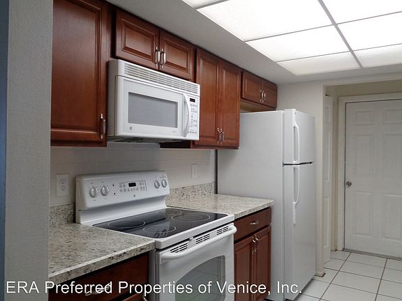 5th image of 427 Belmont Ave