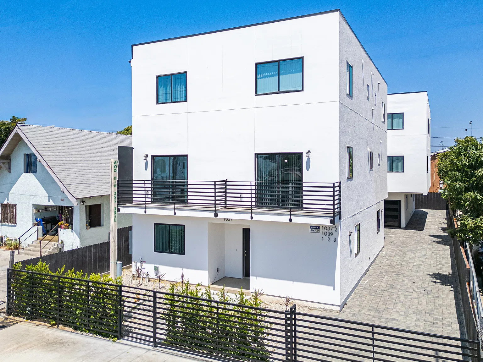 2 bed, 1800 sqft — Photo 1