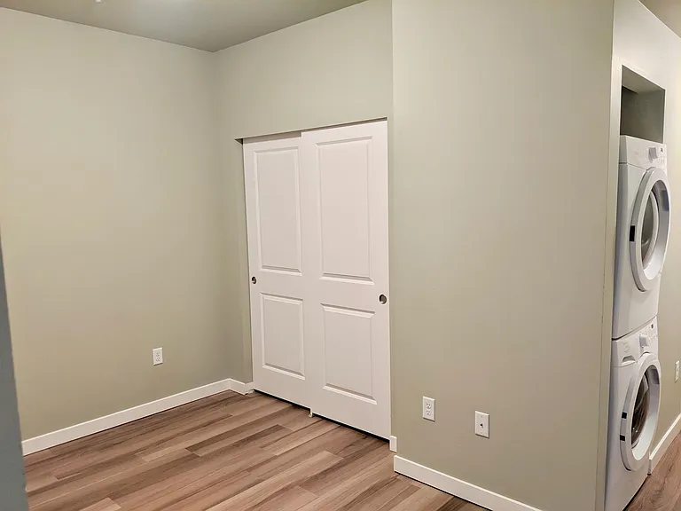 200 E Maple St — Photo 472