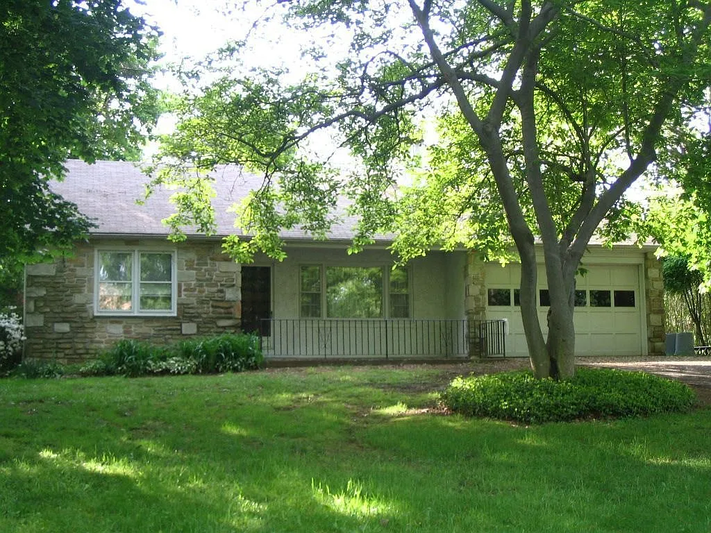 1303 Buck Rd photo 1