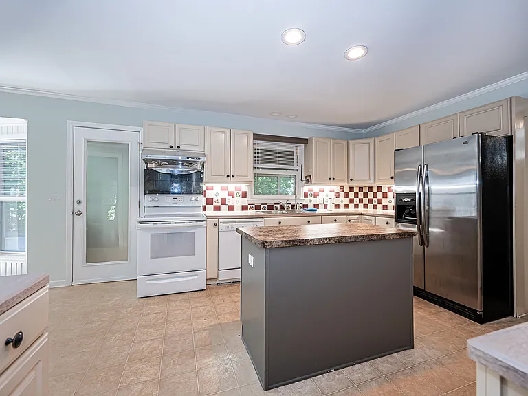 520 Arnold Rd — Photo 7
