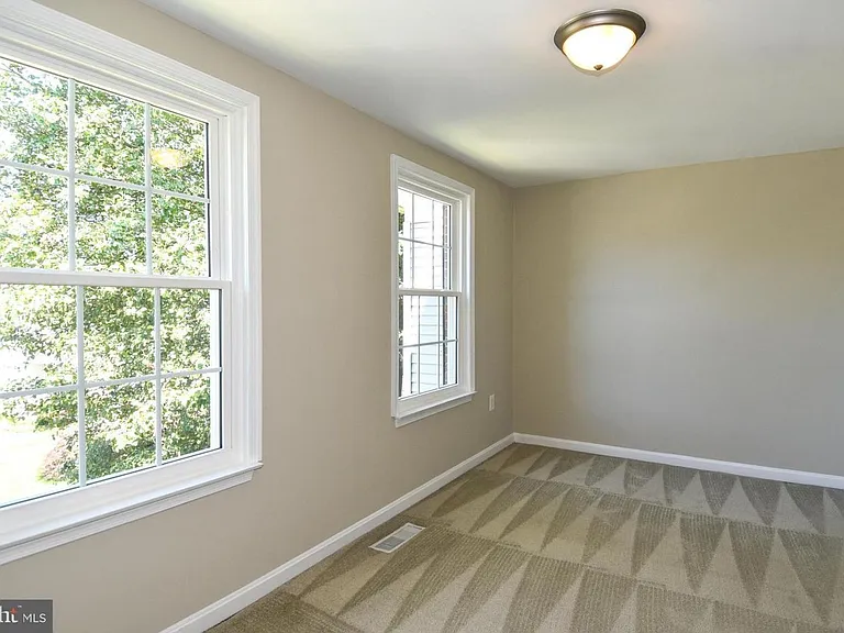 27 Marian Ct — Photo 21