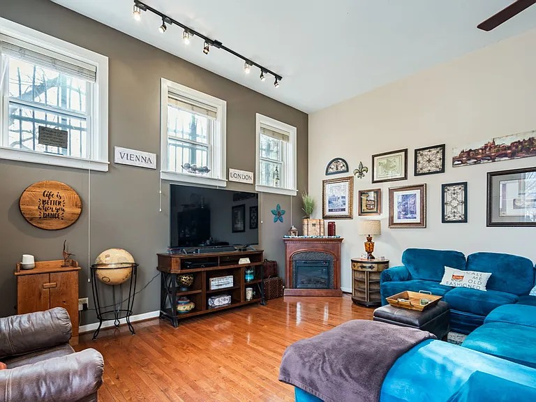 1110 Baxter Ave — Photo 9