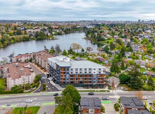 1075 Tillicum Rd #208, Esquimalt, BC V9A2A4