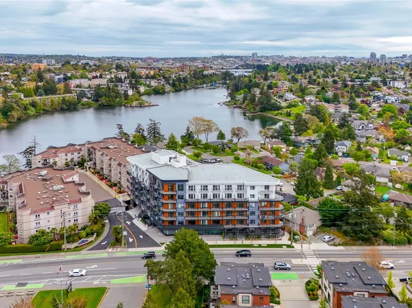 1075 Tillicum Rd #208, Esquimalt, BC V9A 2A4