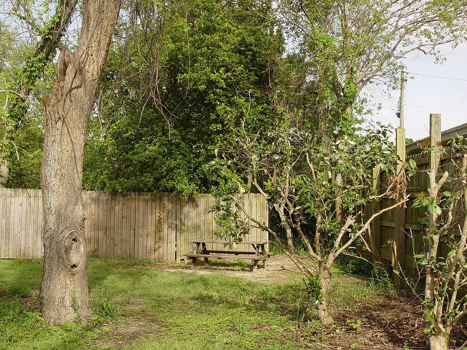 2nd image of 920 Singley Ave