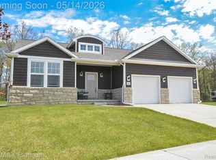 3003 Bogues View Dr, Howell, MI 48843
