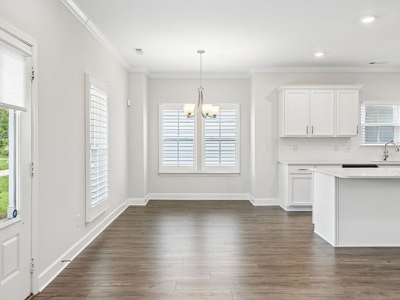 5th image of 405 Corner Aly