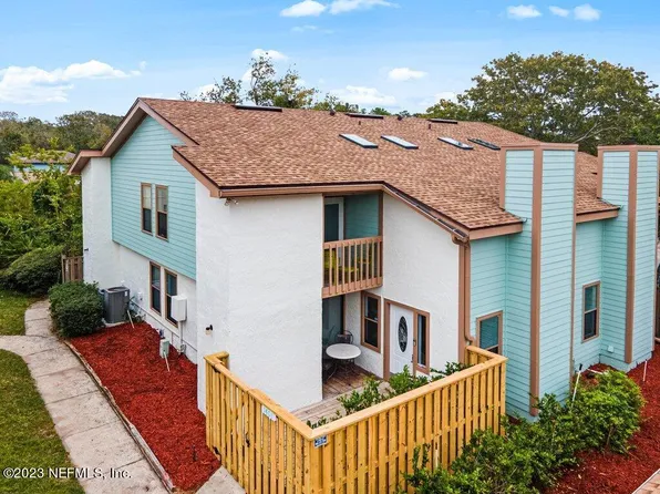 1401 W DEFENDER Court, Atlantic Beach, FL 32233
