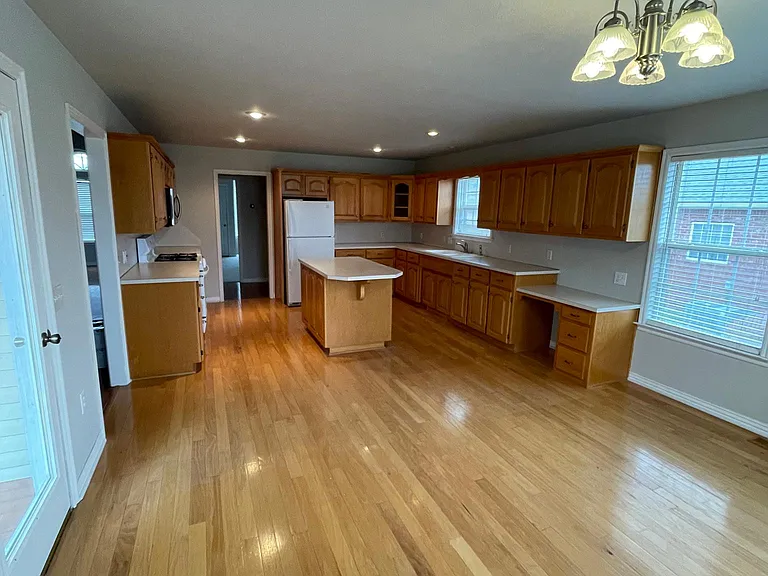 3666 Tara St — Photo 34