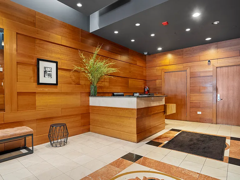 1212 N Wells St #302 — Photo 27