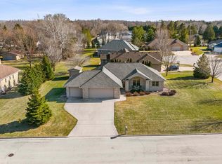 1033 Hoks Ridge Ln, De Pere, WI 54115