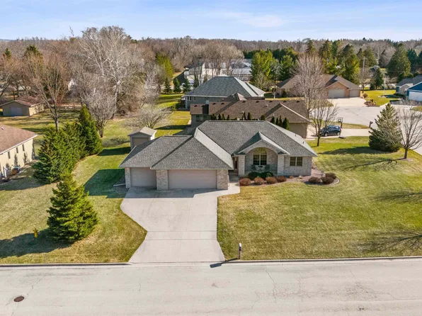 1033 Hoks Ridge Ln, De Pere, WI 54115