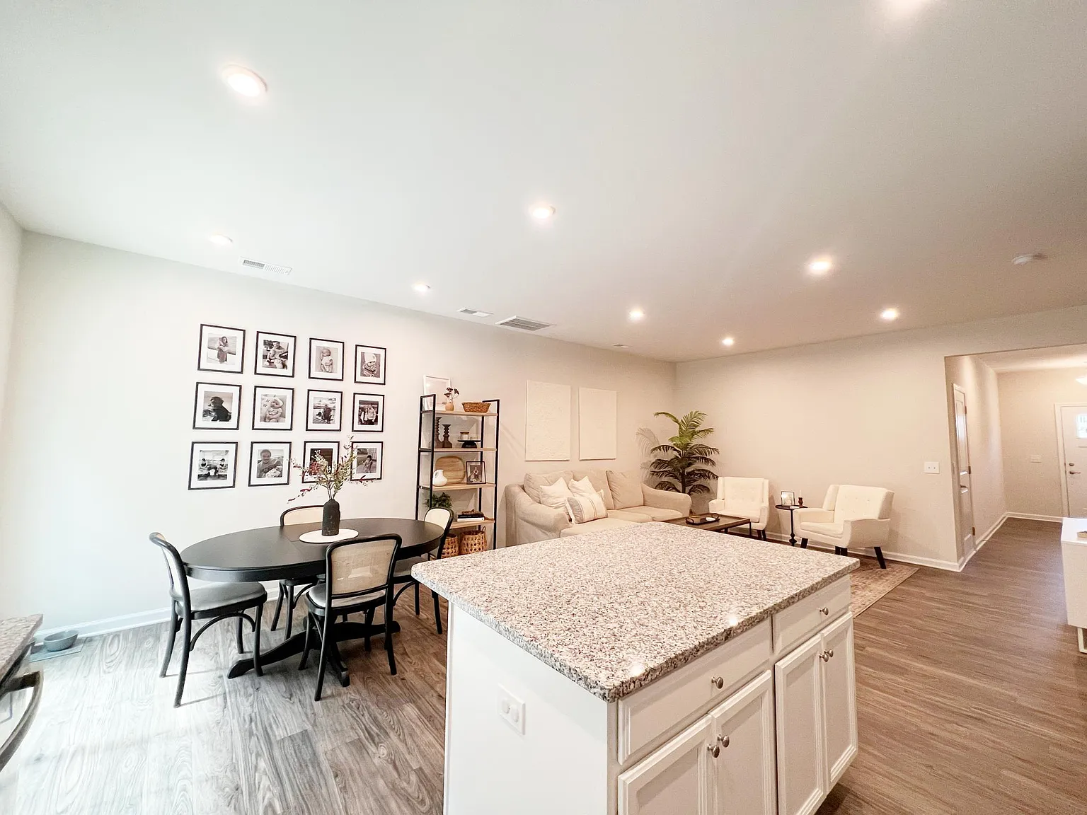 3 bed, 2.5 bath, 1567 sqft, $1,750 — Photo 2