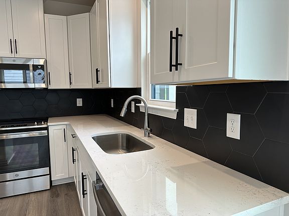 5th image of 1185 Riverbrook Dr #284D