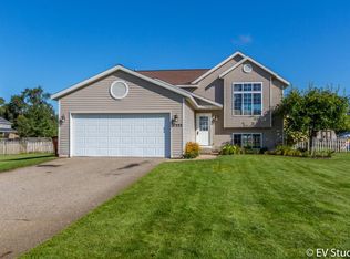 11333 Meadow Wood Cir, Greenville, MI 48838