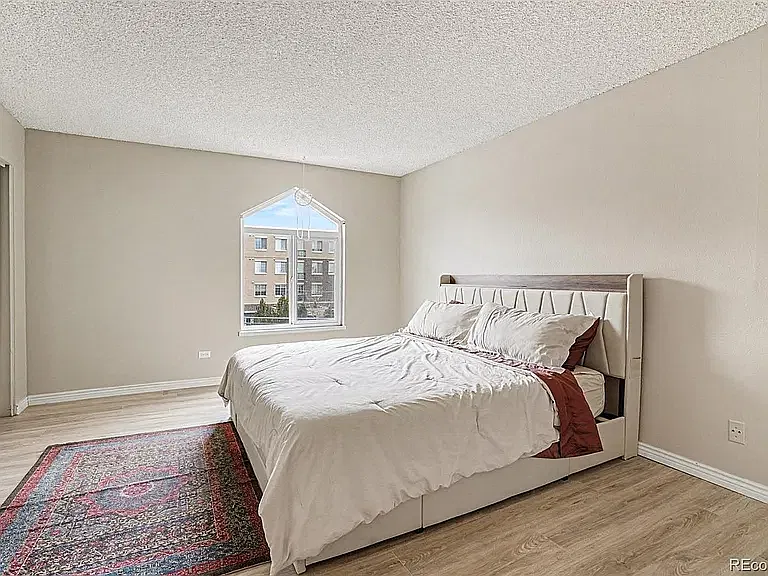 2 bed, 1029 sqft, $2,300 — Photo 2