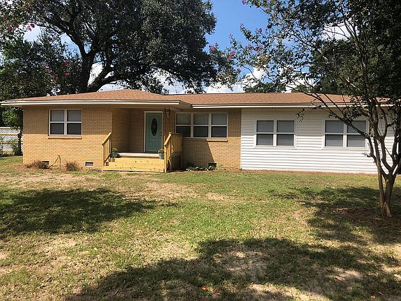 2nd image of 2820 Hillcrest Dr