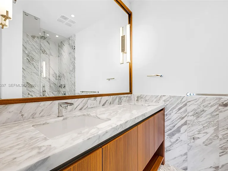 175 SE 25th Rd #1203 — Photo 41