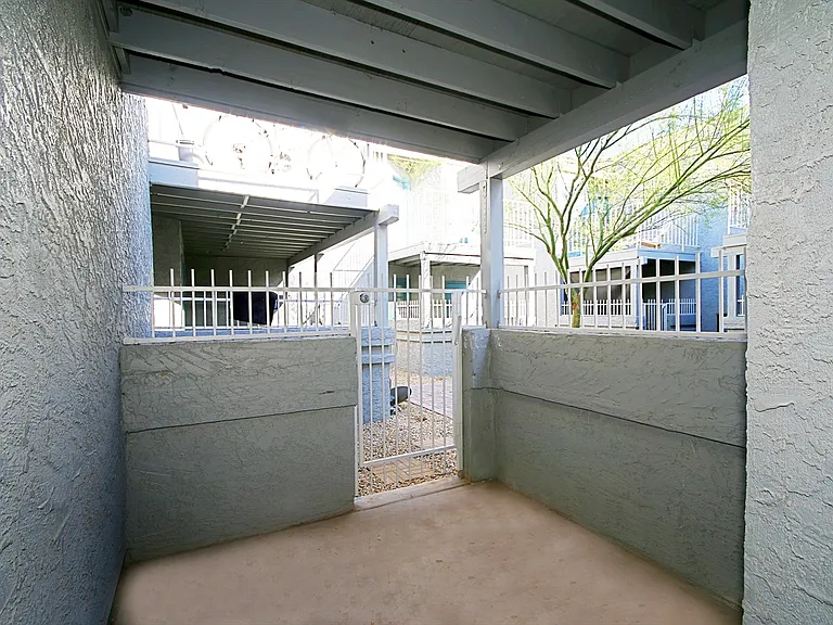 Suite 16 — Photo 4