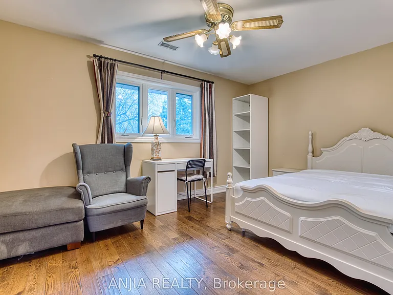 37 Allangrove Cres #2 — Photo 6