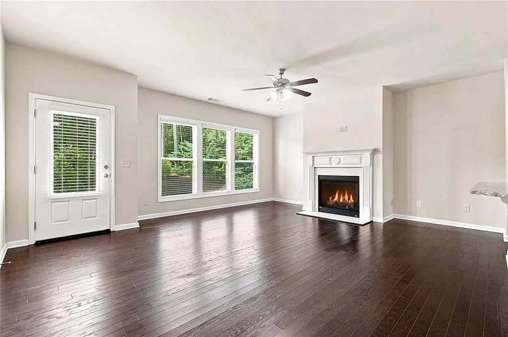 4 bed, 2.5 bath, 2358 sqft, $2,750 — Photo 4